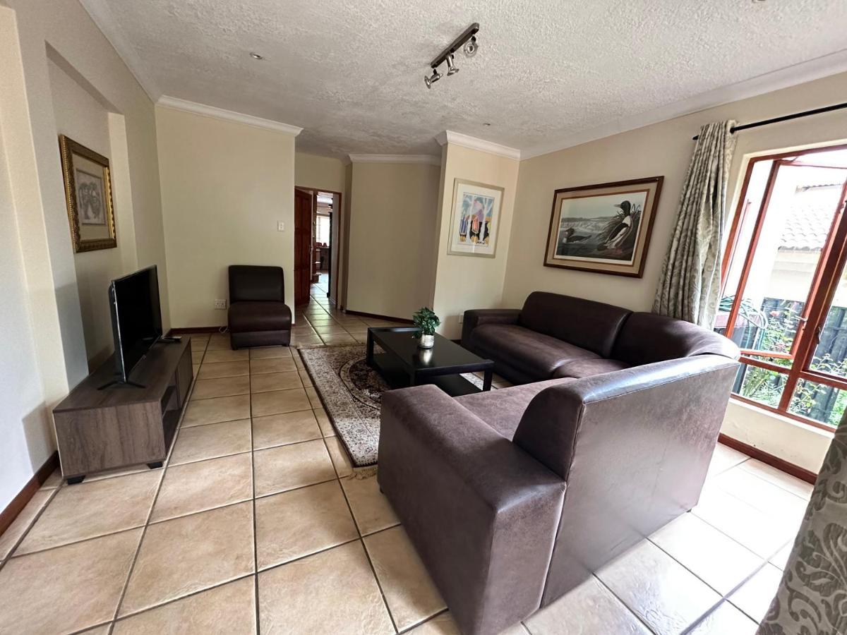 37 On Eagles Hotell Hartbeespoort Eksteriør bilde